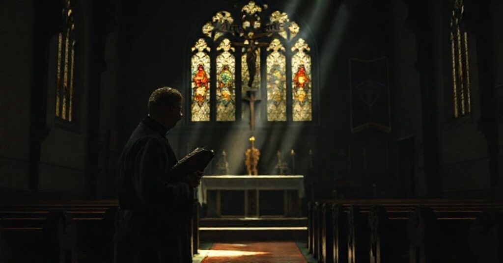 Przykład tradycyjnego katolickiego Adwentu z kapłanem w ciemnym kościele.