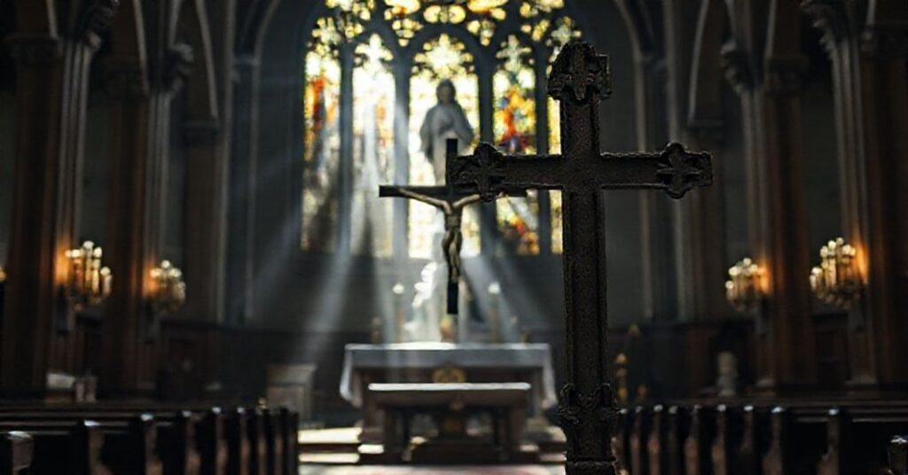 Odrzucony krzyż w porzuconym kościele symbolizuje upadek Nowego Jorku pod władzą socjalistyczną