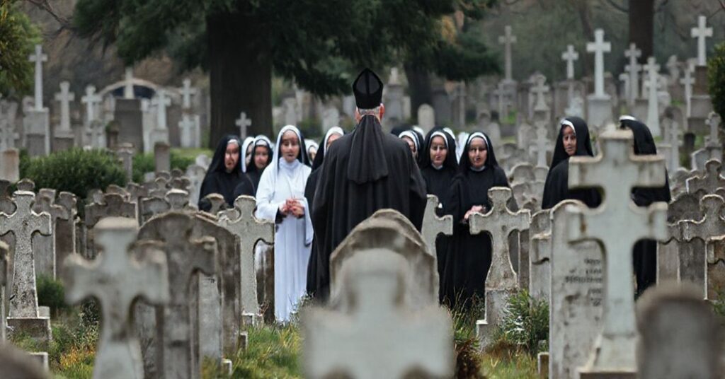 Pusty ceremoniale modernistyczne na cmentarzu Rzeszowskiego, pozbawione prawdziwej liturgii i sakramentów