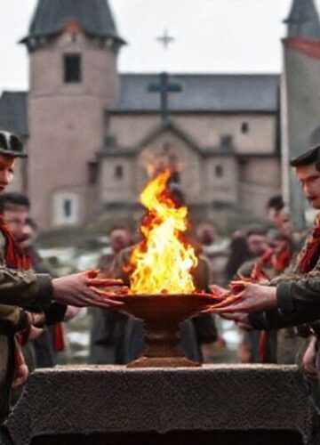 Uroczystość przekazania Betlejemskiego Płomienia Pokoju w Jasnej Górze w 2025 roku. Zuchy w mundurach harcerskich przekazują płomień bez widocznego Krzyża, z napisem 'Pielęgnuj dobro w sobie' na banerze.