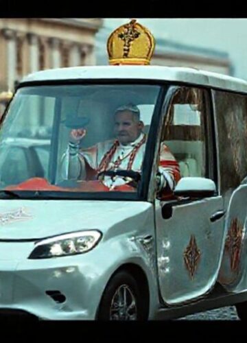 Elektryczny Watykan: Symbol Apostazji Wizerunek elektrycznego "papamobile" z fałszywym "papieżem" Leonem XIV w Watykanie, otoczony pojazdami elektronicznymi w kolorach masońskich.