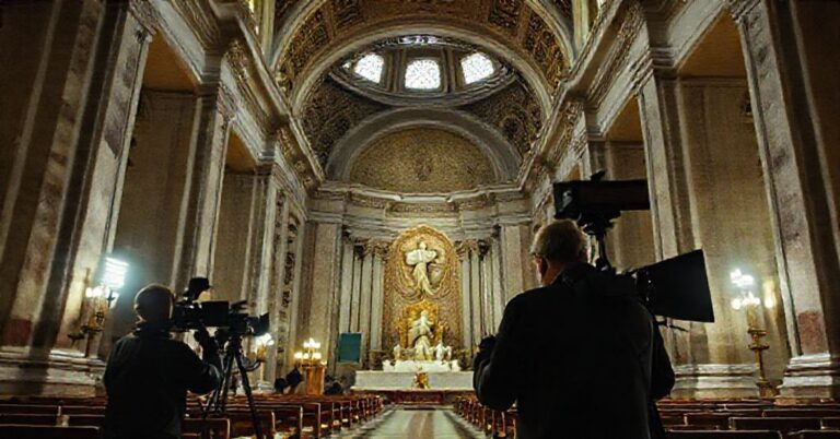 Zdjęcie przedstawiające kontrowersyjny projekt filmowy o grobie św. Piotra z udziałem Chrisa Pratta w bazylice watykańskiej.