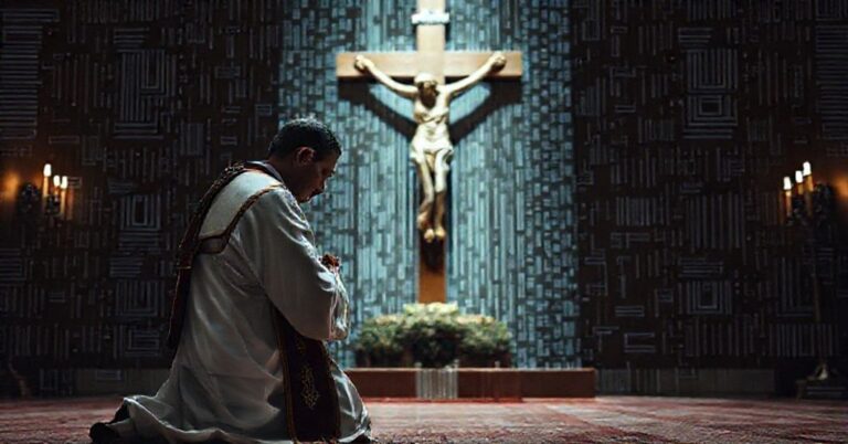 Tradycyjny kapłan katoliccy modlący się przed krucyfiksem z subtelnymi cyfrowymi wzorami w tle symbolizującymi walkę z technokratycznym uciskiem.