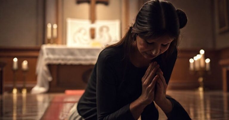 Kobieta modli się z żalem przed ołtarzem katolickim po aborcji