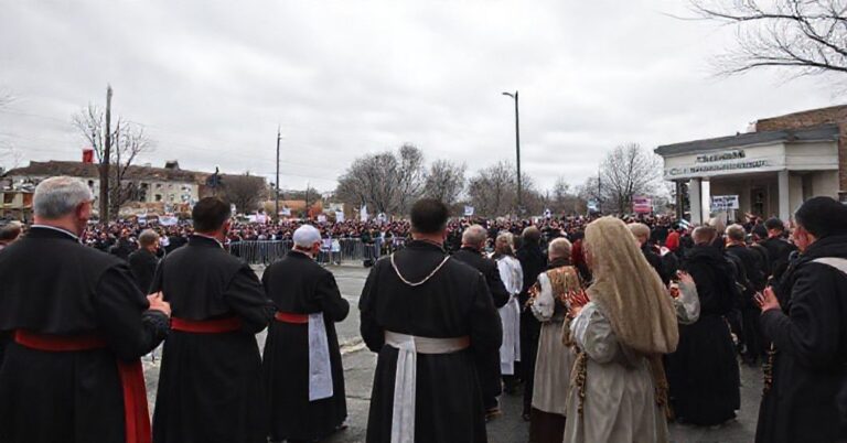 Pielgrzymka tradycyjnych katolików przed kliniką Planned Parenthood w Bostonie z modlitwą różańcową i pokutą publiczną