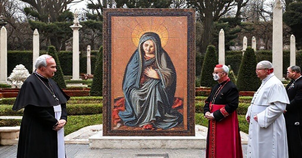 Uroczyste poświęcenie mozaiki "Matki Boskiej Bolesnej" w ogrodach watykańskich w obecności "arcybiskupa" Bernarda Bobra, "kardynałów" Giovanniego Re i Claudio Gugerottiego oraz prezydenta Słowacji Petra Pellegriniego