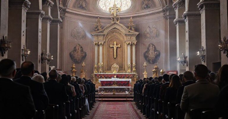 Zdjęcie przedstawiające wręczanie nagród BONUS 2025 w krakowskiej Manggha, symbolizujące apostazję i relatywizm w Kościele