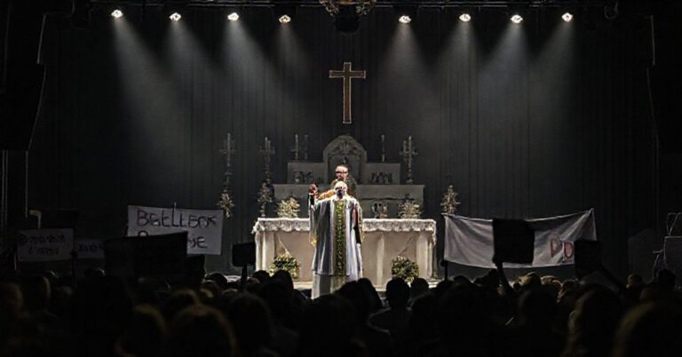 Mroczny widok neo-modernistycznej imprezy młodzieżowej w Bielsku-Białej z fałszywym 'biskupem' i nieprawidłową mszą.