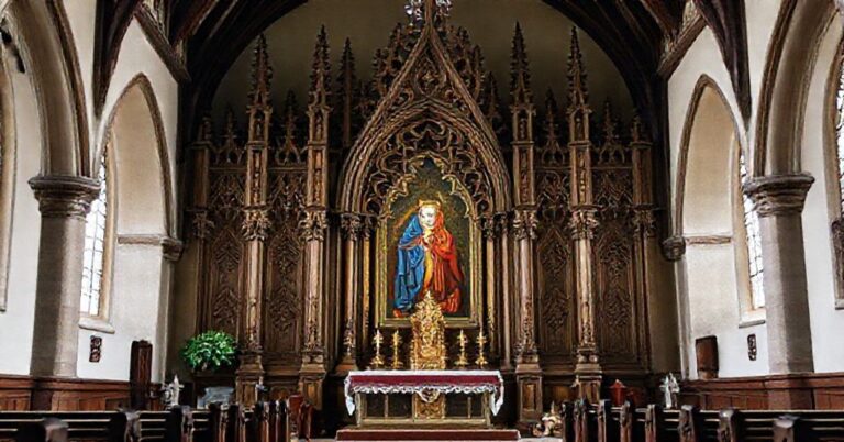 Neogotyckie ołtarze w kościele parafialnym św. Marii Magdaleny w Mazańcowicach - konserwacja zabytkowych struktur bez podkreślenia ich sakralnego znaczenia