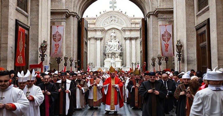 Pielgrzymka polonijnej rady duszpasterskiej pod przewodnictwem fałszywego biskupa i antypapieża w Rzymie, symbolizująca ekumeniczny synkretyzm i odchylenie od prawdziwej wiary