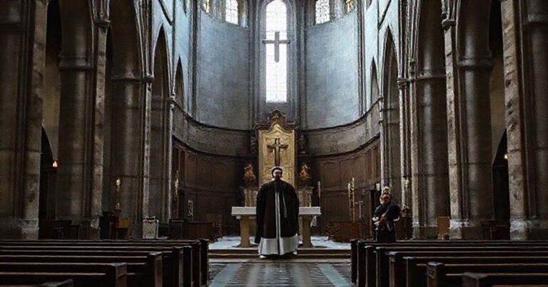 Wnętrze Katedry w Opolu po modernistycznej 'renowacji', bez sakralnej sztuki i prawdziwej liturgii