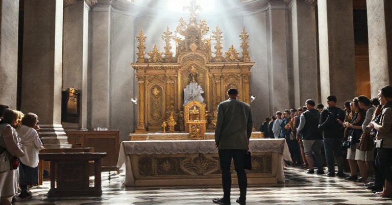 Ołtarz Wyznania w Bazylice św. Piotra po profanacji z turystami w tle