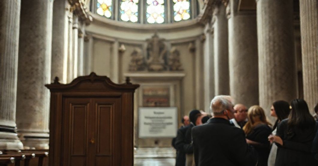 Sobór św. Piotra w Watykanie - kontrast między sakramentalną spowiedzią a modernistycznym pseudoduszpasterstwem