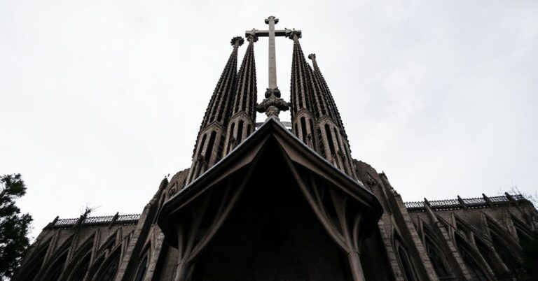 Sagrada Família – modernistyczny pomnik pychy zastępujący katolicką świątość
