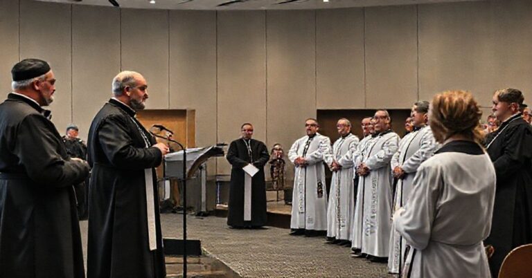 Grupa sedewakantystów obserwuje modernistyczną konferencję w Kaliszu