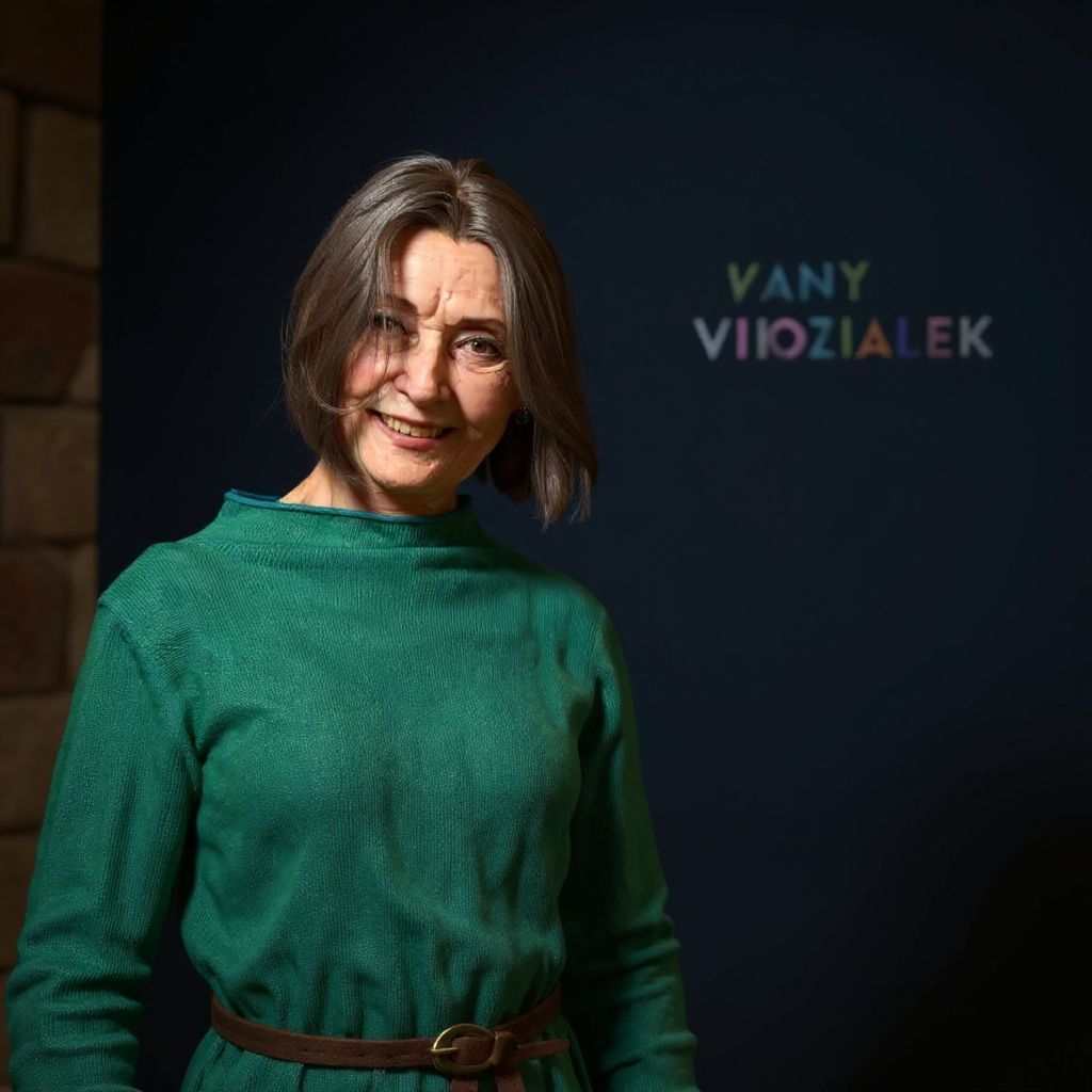 Transformed: Ewa Woydyłło i kult teraźniejszości jako autosabotaż duszy